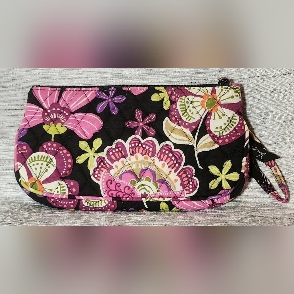 Vera Bradley Wristlet Pirouette Pattern New without Tags
